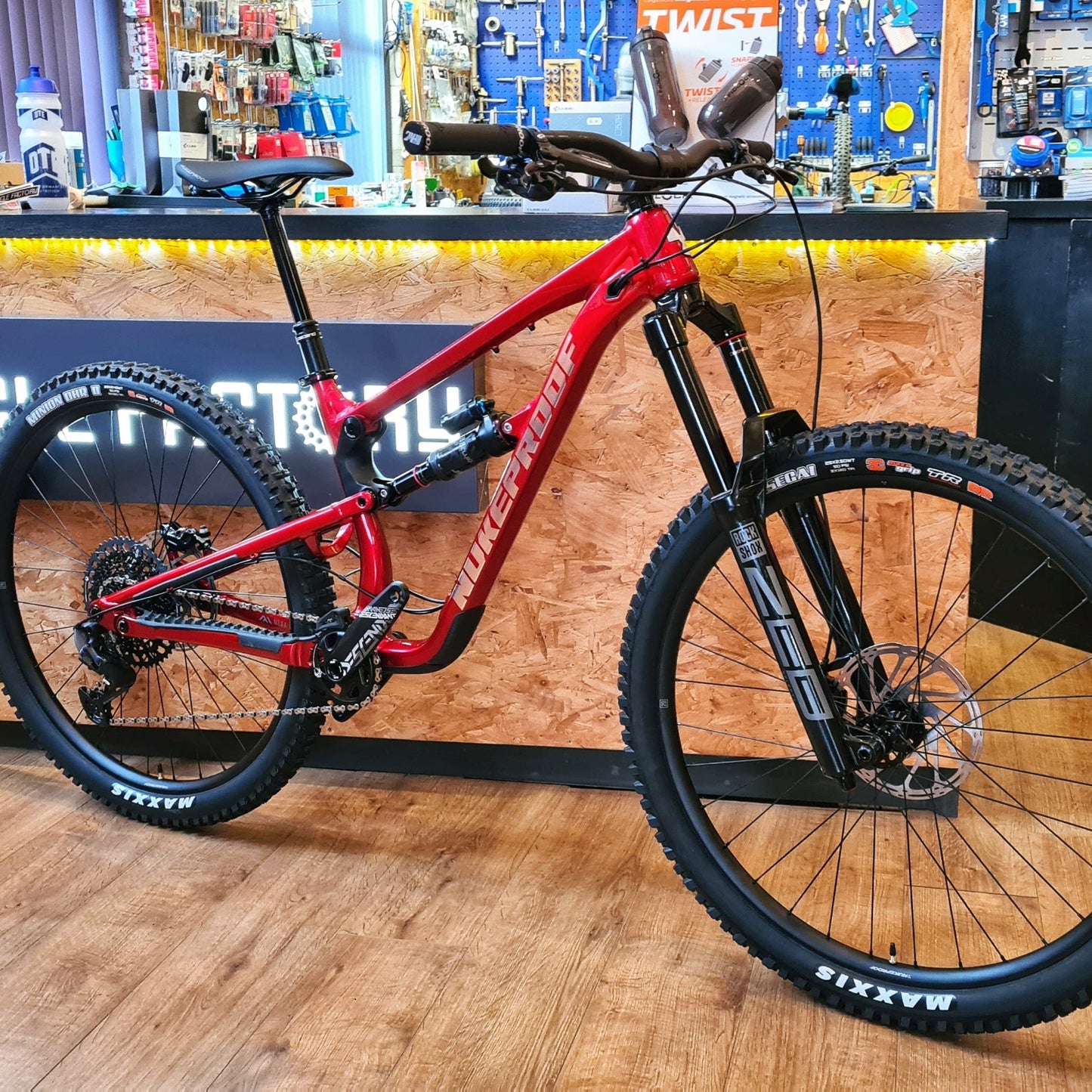 NUKEPROOF MEGA 290 ALLOY PRO - ROSSO RED